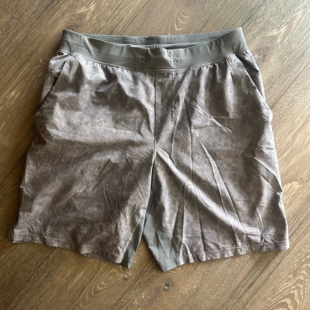 MENS LULULEMON SHORTS